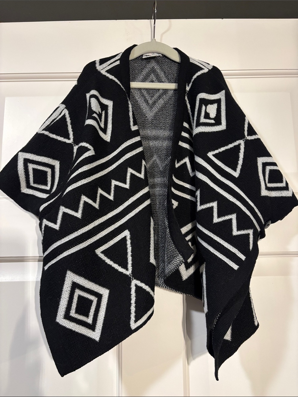 Black & White Geometric Knit Open Front poncho